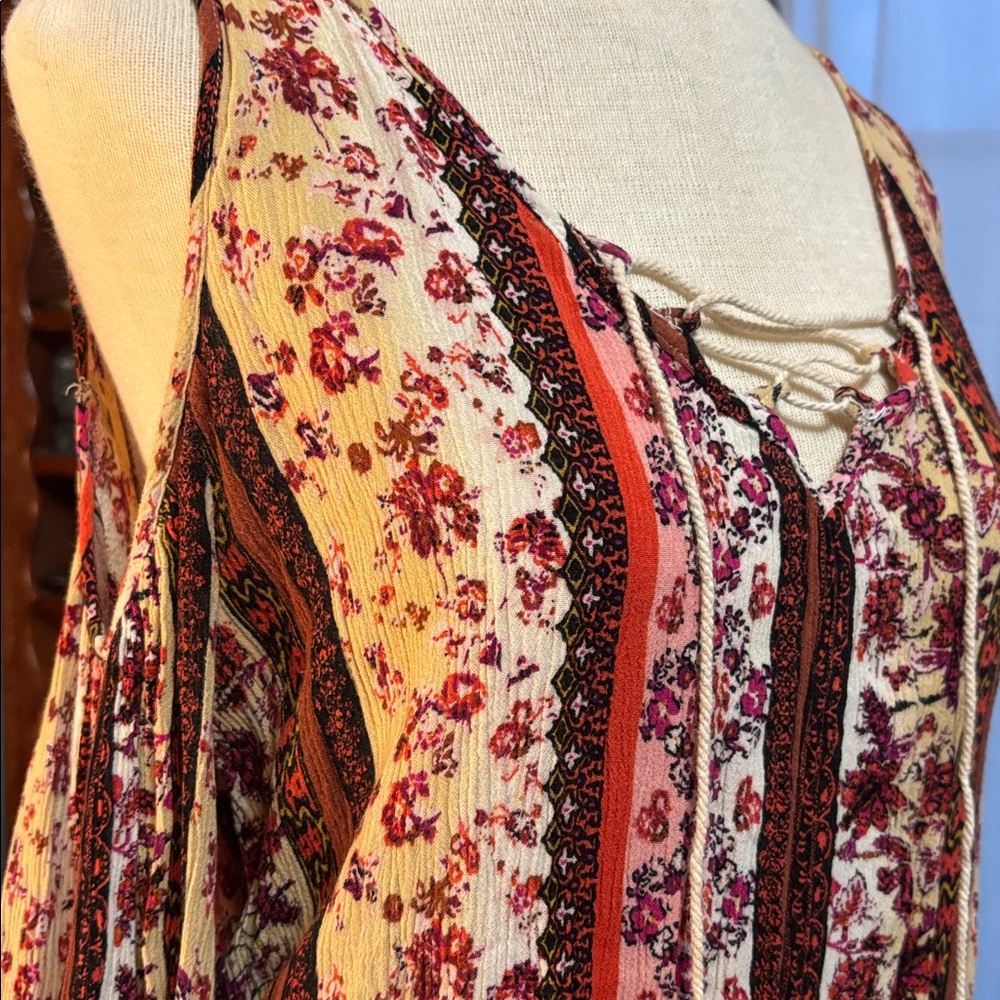 Cato Red and Cream Floral Lace-Up Bell-Sleeves Blouse fairy flow - Picture 6 of 8